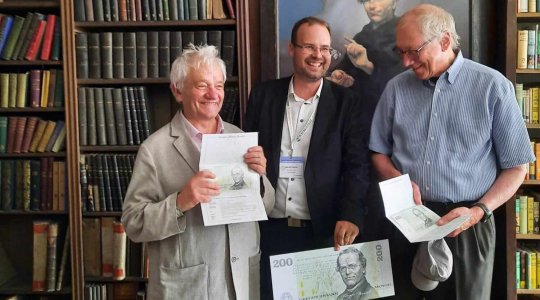 Paměťovku G. J. Mendela převzali nositelé Nobelovy ceny
